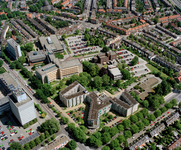 842934 Luchtfoto van het Diakonessenhuis (Bosboomstraat 1) en omgeving te Utrecht, uit het zuidwesten. Op de voorgrond ...
